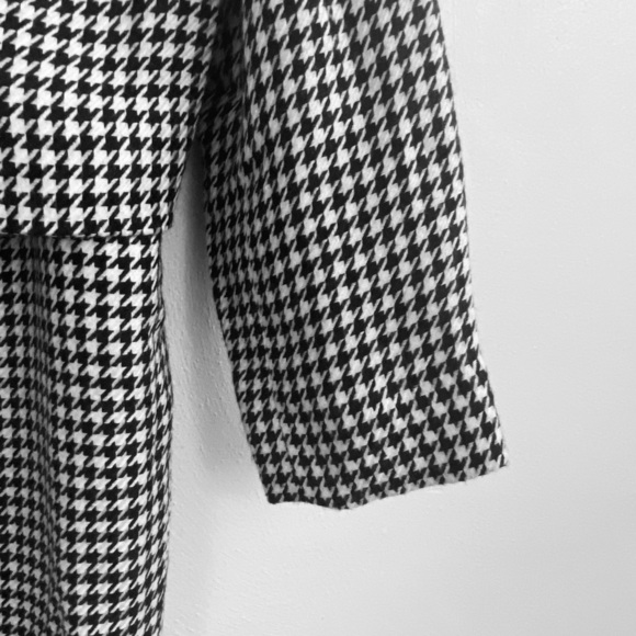 Ann Taylor 2PC Black/White Suit. Sz 2 - Picture 5 of 11